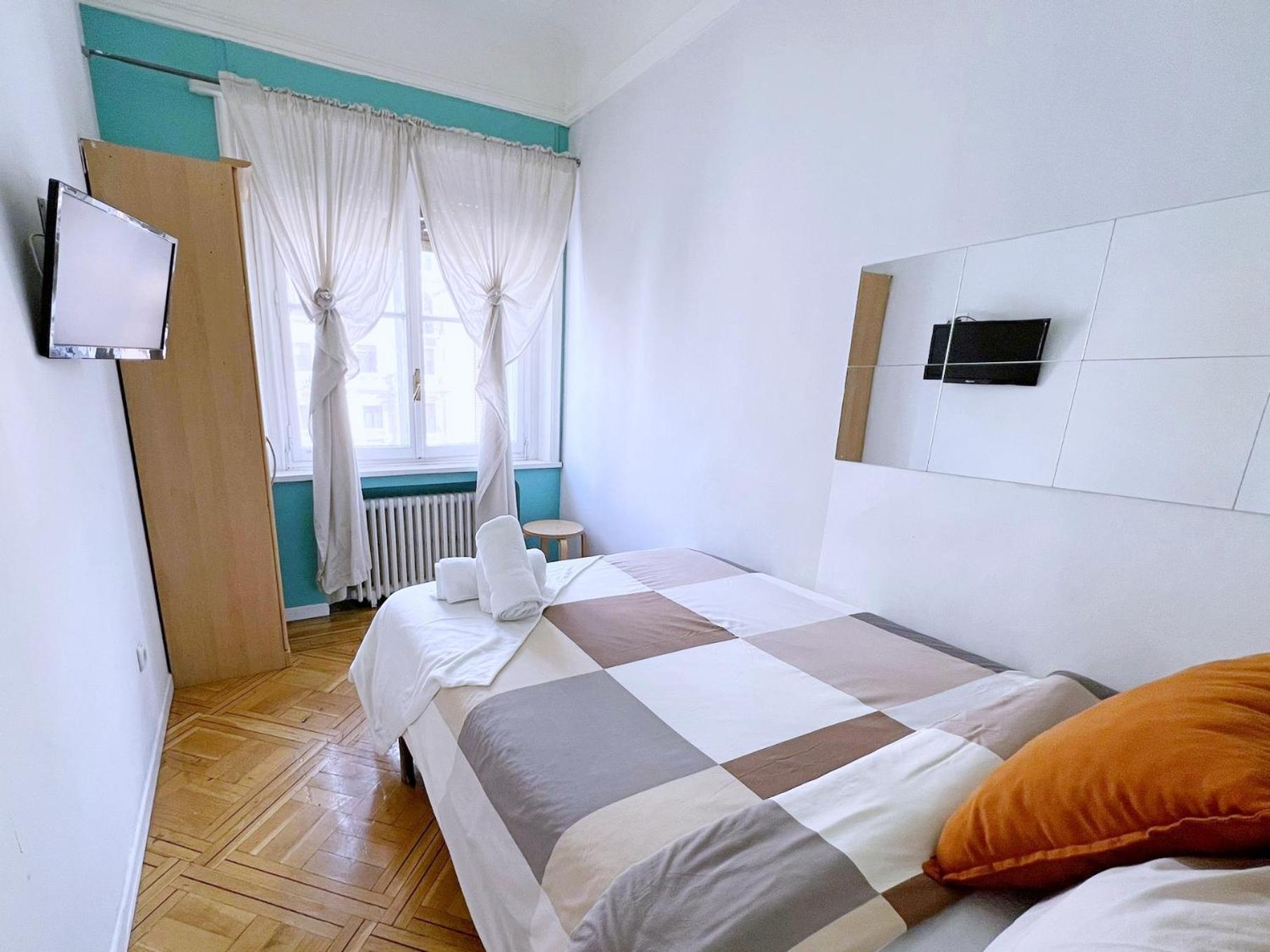 Apartamentos Econostay Plaza De Espana Madrid Buitenkant foto